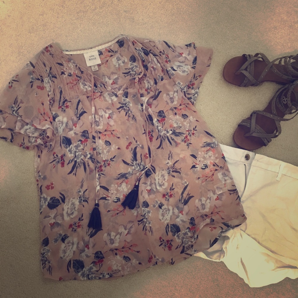 PICK ANY 5 for $20‼️ Sz. Med floral top NEVER WORN